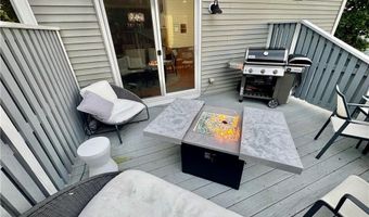 20 Robert Ave, Warwick, RI 02818