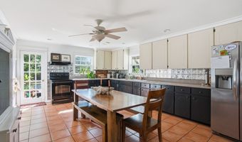 130 14th St, Apalachicola, FL 32320