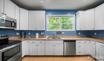 7 Apple Ln, Asheville, NC 28804
