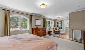 551 Strawberry Ln, Ashland, OR 97520