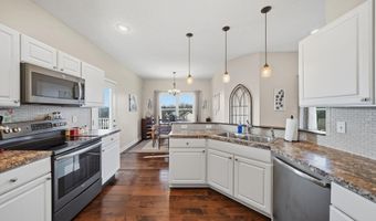 907 S 25th St, Beatrice, NE 68310