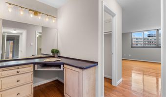 1101 S ARLINGTON RIDGE Rd 214, Arlington, VA 22202
