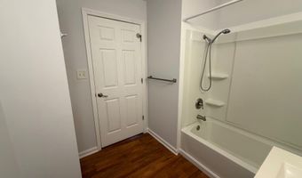 16 IROQUOIS Dr, Absecon, NJ 08205