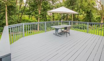 40 Grove Pl, Danbury, CT 06810