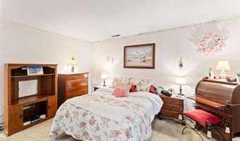 156 Heatherwood Dr 156, Brookfield, CT 06804