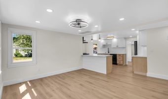 16 Larboard St, Beachwood, NJ 08722