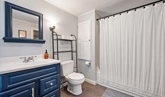 60 6th St, Bangor, ME 04401