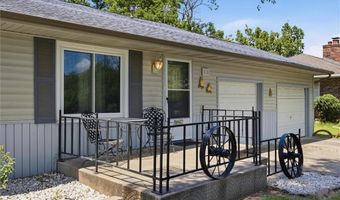 818 N Houston St, Adrian, MO 64720