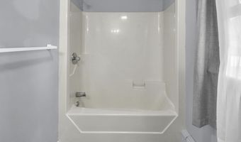 6 Briarwood Rd, Albany, NY 12211