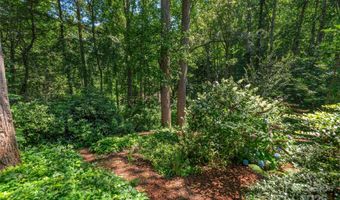24 Woodcrest Rd, Asheville, NC 28804
