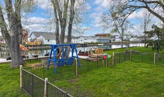 6334 Marina Dr, Algonac, MI 48001