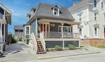 6 Pond Ave, Newport, RI 02840