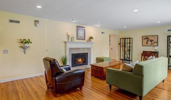 515 Park Club Ln, Amherst, NY 14221