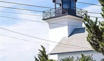 7 Old Ferry Rd, Bristol, RI 02809