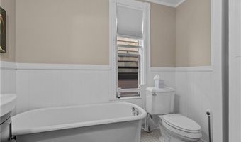 48 Church St, Newport, RI 02840