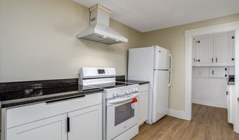 4 Main St, Ashburnham, MA 01430