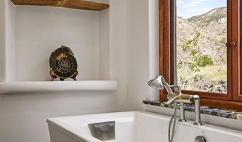 34 Rincon Canada, Abiquiu, NM 87510
