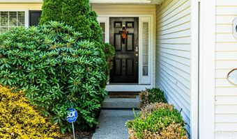 45 Pocono Ln 4, Danbury, CT 06810