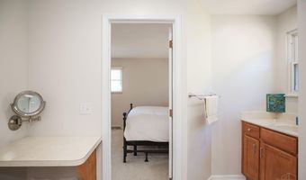 8069 Ashgrove Dr, Anderson Twp., OH 45244