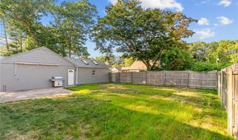 21 Earlham Way, Warwick, RI 02886