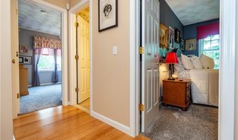 9 Wilshire Ln, Cranston, RI 02921