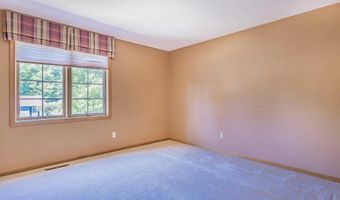 914 S Duesenberg Dr, Auburn, IN 46706