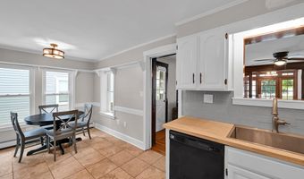 33 S 11TH St, Akron, PA 17501