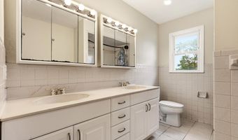 853 Neptune Ave, Beachwood, NJ 08722