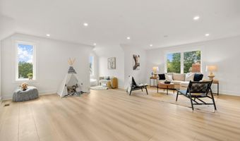 1905 N TAYLOR St, Arlington, VA 22207