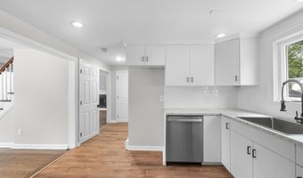 17 Brookdale Ave, Bloomfield, CT 06002