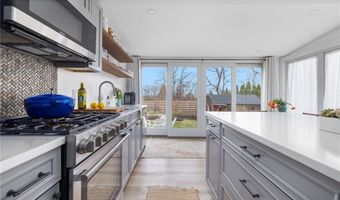 13 Starboard Ave, Jamestown, RI 02835