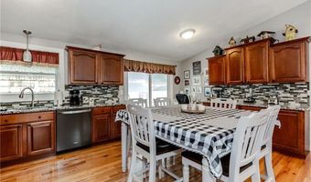 10 Pembroke Dr, Johnston, RI 02919