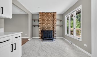 1245 WINAKI Trl, Algonquin, IL 60102