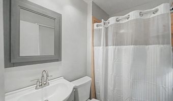 302 Village Cir, Altoona, IA 50009