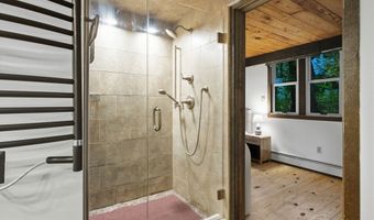 4 Lantern Ln, Bedford, MA 01730