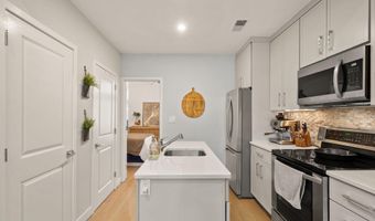 332 11TH St SE, Washington, DC 20003