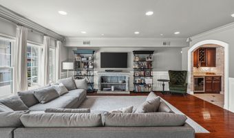 45 White Oak Ln, Aberdeen, NJ 07747