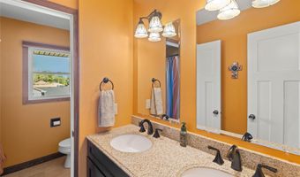 2242 Camelot Ct, Altoona, IA 50009