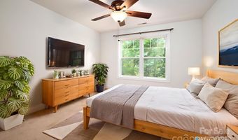 17 Bohemian Ln, Asheville, NC 28805