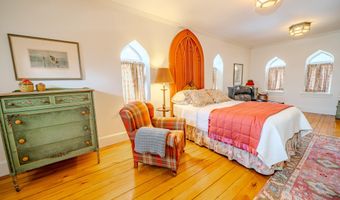 48 Old Searsport Ave, Belfast, ME 04915