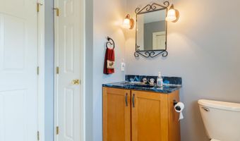 38 Fairview Ave, Auburn, ME 04210