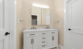 926 E Crest Ave, Addison, IL 60101