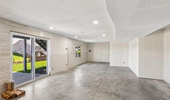 1735 Sadie Ln, Adel, IA 50003