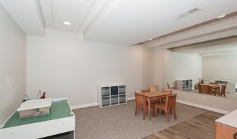 8 Hithergreen Ct, Algonquin, IL 60102