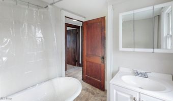 2248 East Ave, Akron, OH 44314