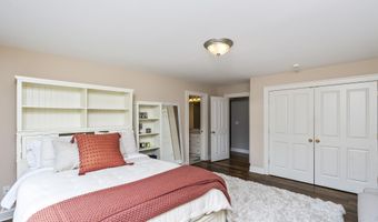 1 Stoneridge Dr, Albany, NY 12211