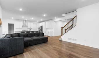 1014 Dr. John Burkey, Algonquin, IL 60102