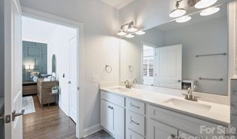 1617 Hawthorne Ln, Charlotte, NC 28205