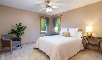 4817 Waller St, Ames, IA 50014