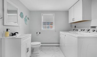 384 Valley Rd, Middletown, RI 02842